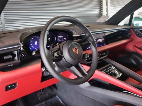 New 2026 Porsche Macan 4 Electric image 4