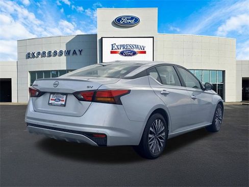 Used 2024 Nissan Altima 2.5 SV image 6