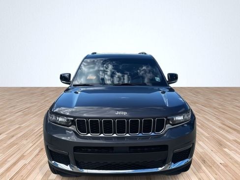 Used 2025 Jeep Grand Cherokee L Limited image 2