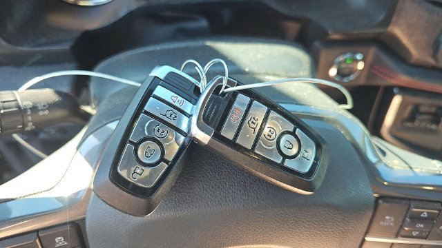 Used 2023 Ford Expedition Max Limited AWD/4WD image 2