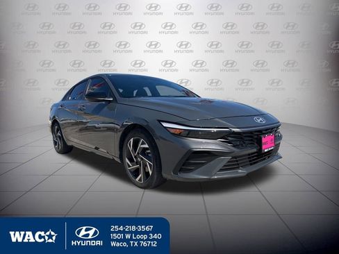 Used 2025 Hyundai Elantra Sport image 12