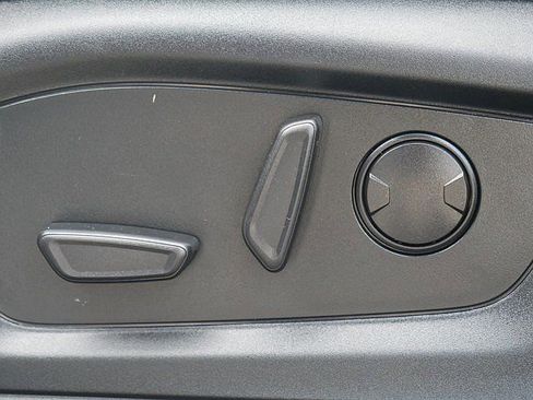 Used 2023 Ford Explorer XLT w/ Equipment Group 202A image 13