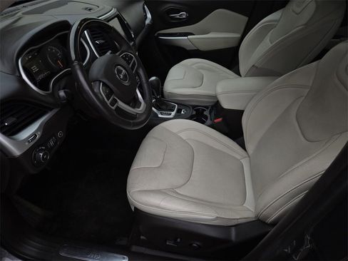 Used 2018 Jeep Cherokee Overland w/ Heavy Duty Protection Group image 20