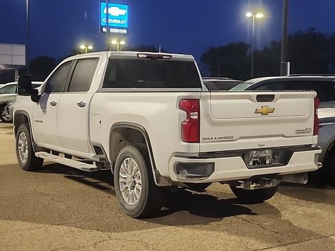 Used 2022 Chevrolet Silverado 2500 High Country AWD/4WD image 2