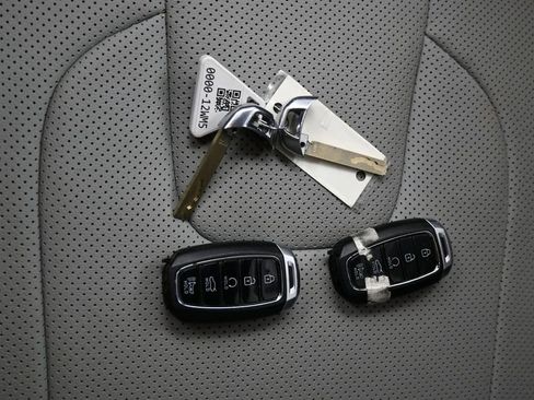 Used 2023 Hyundai Elantra Limited w/ Preferred Accessory Package FWD image 33