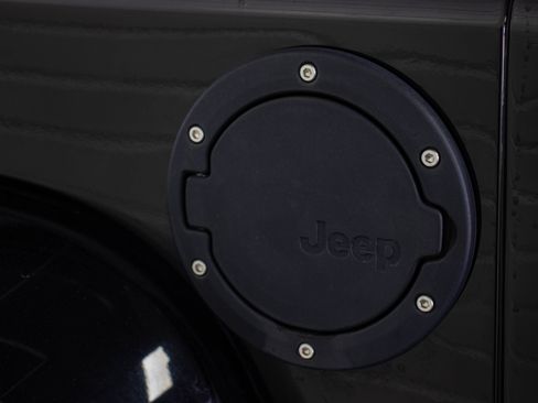 Used 2015 Jeep Wrangler Unlimited Sahara w/ Max Tow Package AWD/4WD image 11