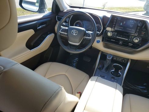 Used 2022 Toyota Highlander XLE image 22