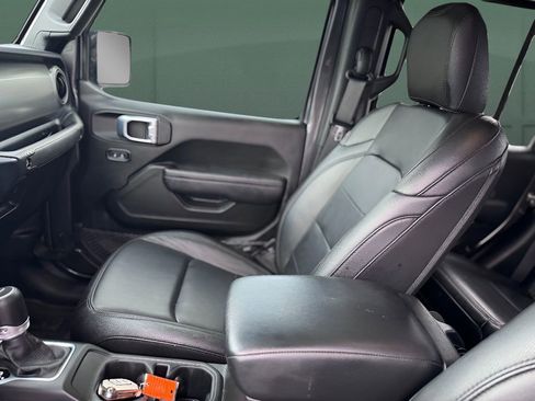 Used 2023 Jeep Gladiator Willys image 11