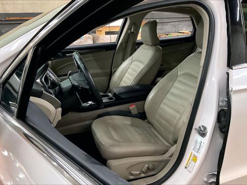 Used 2017 Ford Fusion SE image 27