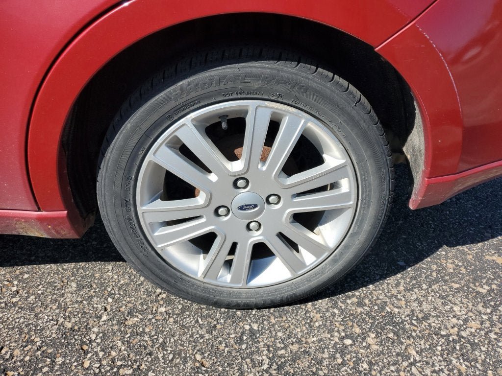 Used 2010 Ford Focus SEL FWD image 7