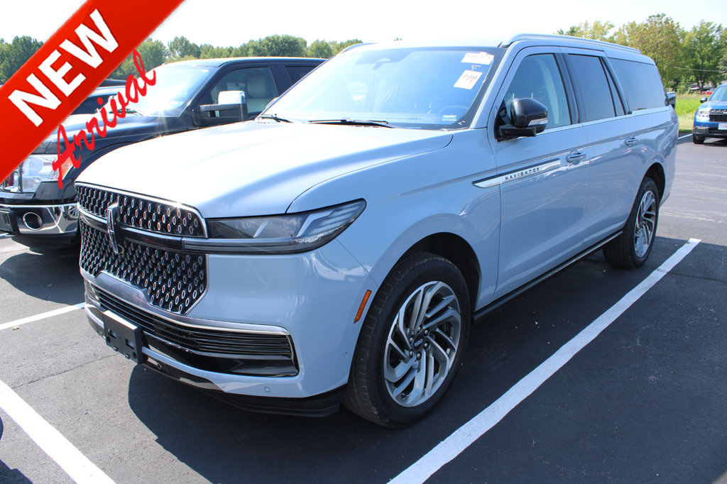 Used 2025 Lincoln Navigator L Reserve AWD/4WD image 1