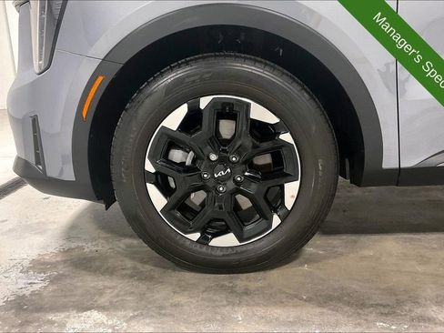 Used 2025 Kia Sorento S FWD image 10