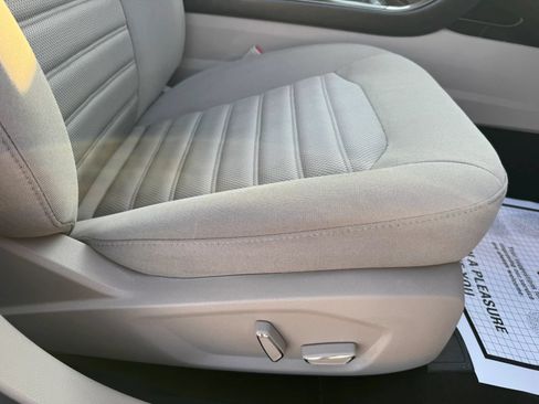 Used 2018 Ford Fusion SE w/ Fusion SE Technology Package FWD image 38