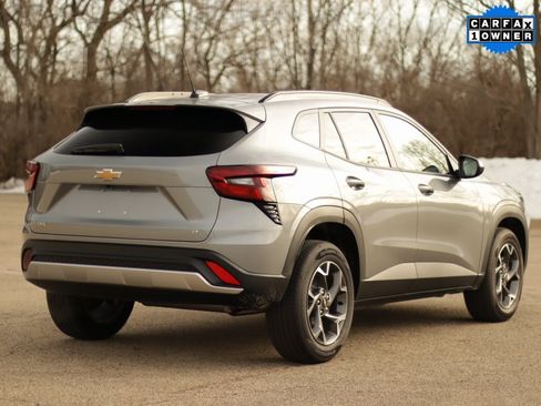 Used 2025 Chevrolet Trax LT w/ Driver Confidence Package image 7