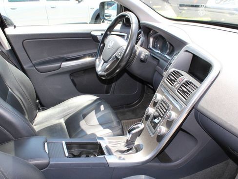 Used 2016 Volvo XC60 T5 Premier image 12