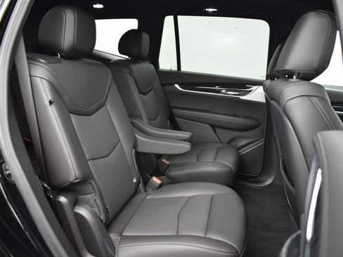 Used 2024 Cadillac XT6 Premium Luxury image 30