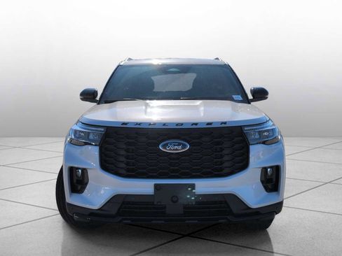 New 2026 Ford Explorer ST-Line w/ ST-Line Street Pack RWD image 3