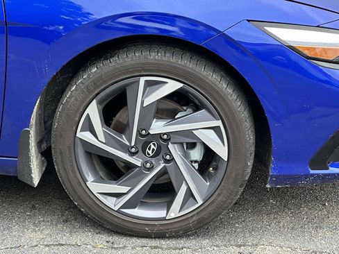 Used 2025 Hyundai Elantra Limited FWD image 10