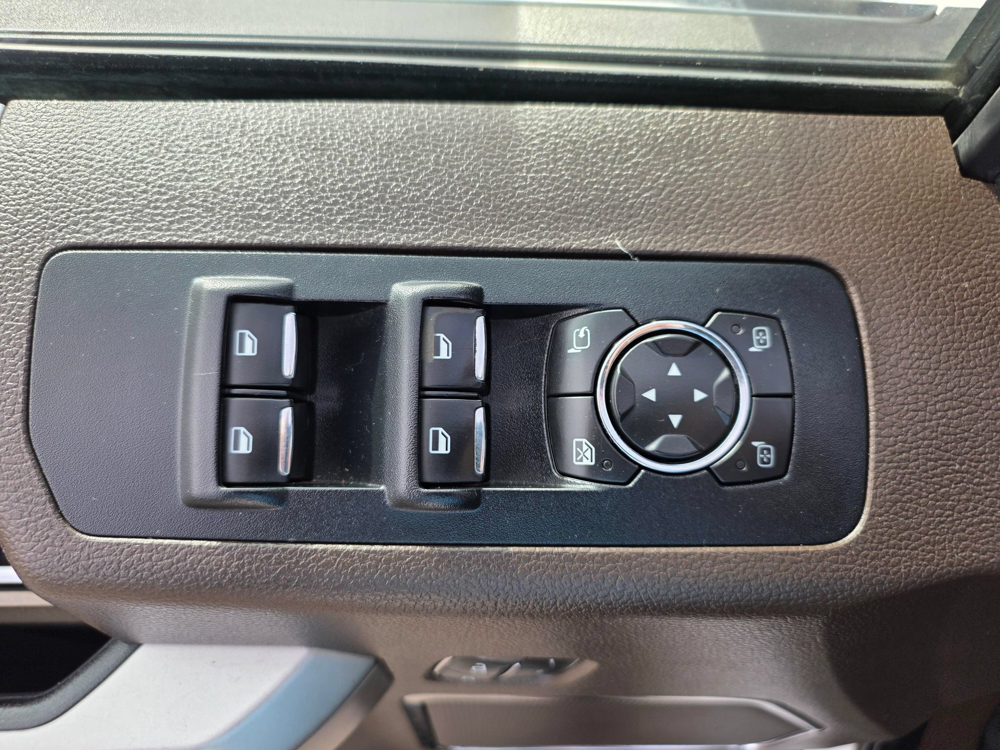 Used 2015 Ford F150 King Ranch w/ Equipment Group 601A Luxury AWD/4WD image 28