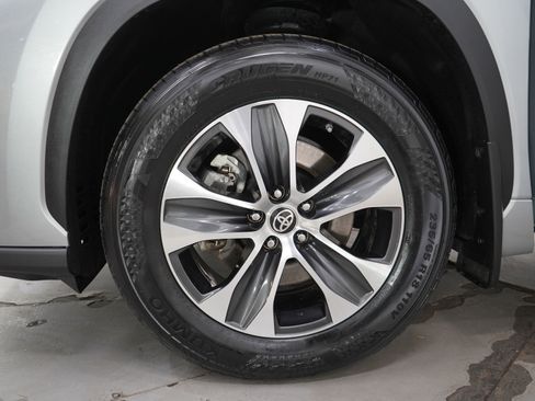 Used 2023 Toyota Highlander XLE image 31