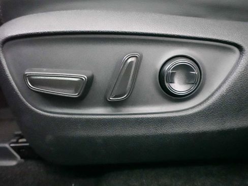 Used 2023 Toyota RAV4 XLE Premium image 14