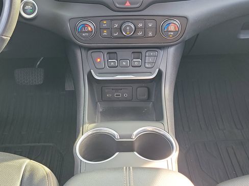 Used 2021 GMC Terrain SLT w/ Infotainment Package II image 18