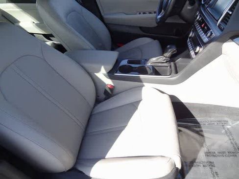 Used 2018 Hyundai Sonata Limited image 17