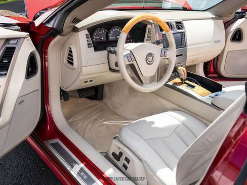 Used 2005 Cadillac XLR RWD image 40