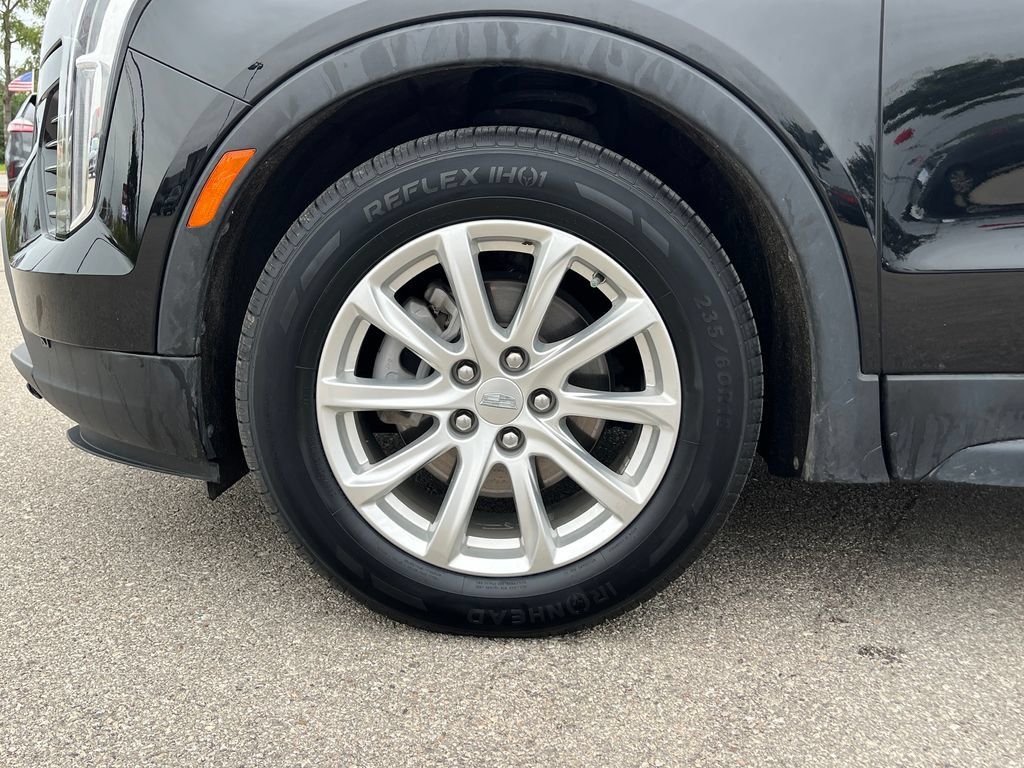 Used 2020 Cadillac XT4 Luxury w/ Cold Weather Package FWD image 28