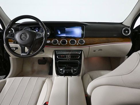 Certified 2017 Mercedes-Benz E 300 4MATIC image 17