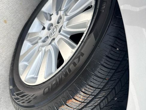 Used 2016 Toyota Sienna Limited Premium FWD image 2