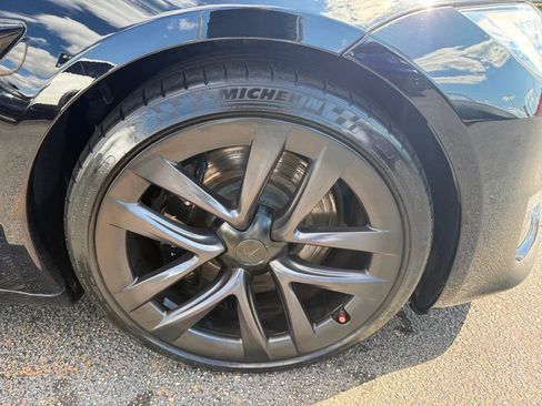 Used 2021 Tesla Model S Plaid image 32