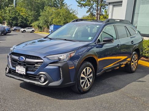 Used 2024 Subaru Outback Premium AWD/4WD image 3