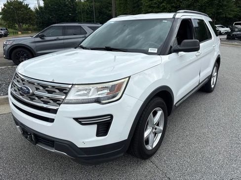 Used 2018 Ford Explorer XLT FWD image 4