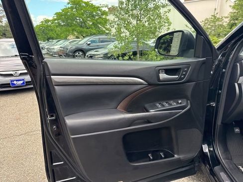 Used 2017 Toyota Highlander Limited Platinum w/ Protection Package #3 AWD/4WD image 34