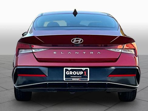 Used 2025 Hyundai Elantra SEL FWD image 5