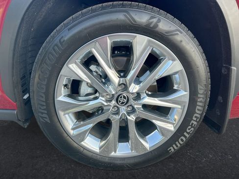 Certified 2026 Toyota Highlander Limited AWD/4WD image 10
