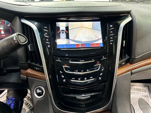 Used 2018 Cadillac Escalade Premium Luxury image 34