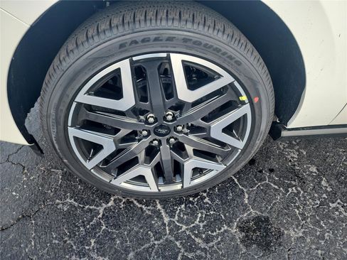 New 2026 Ford Expedition Platinum AWD/4WD image 9