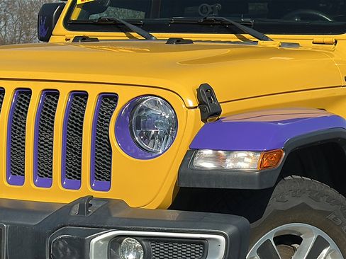 Used 2019 Jeep Wrangler Unlimited Sahara w/ Uconnect 4C Nav & Sound Group image 4