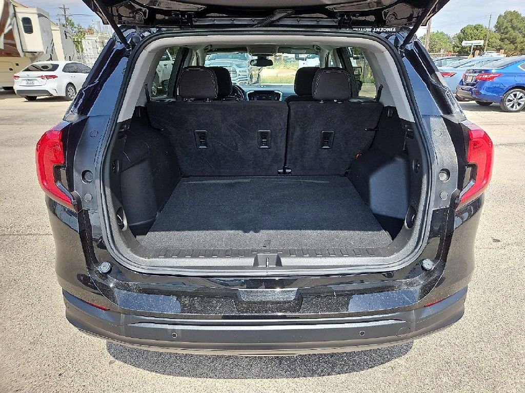 Used 2023 GMC Terrain SLE w/ Driver Convenience Package FWD image 16