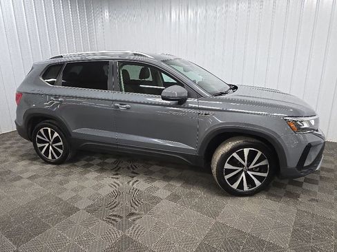 Used 2022 Volkswagen Taos SE AWD/4WD image 1