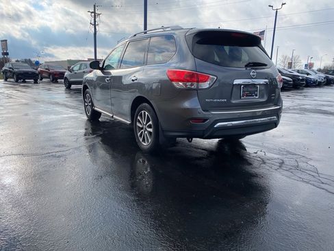 Used 2016 Nissan Pathfinder SV image 5