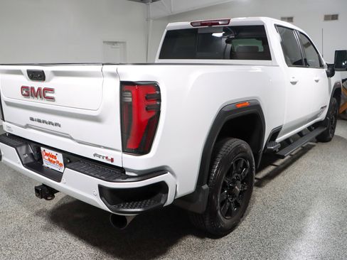 Used 2024 GMC Sierra 2500 AT4 w/ AT4 Preferred Package image 7