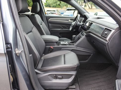 Used 2020 Volkswagen Atlas Cross Sport SEL image 16