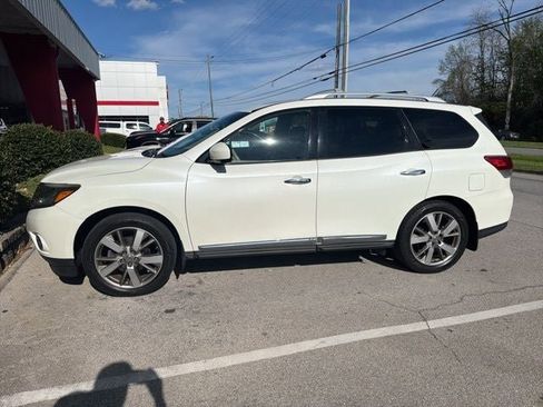 Used 2015 Nissan Pathfinder Platinum w/ Family Entertainment Package image 5