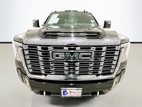 Used 2024 GMC Sierra 3500 Denali Ultimate image 2