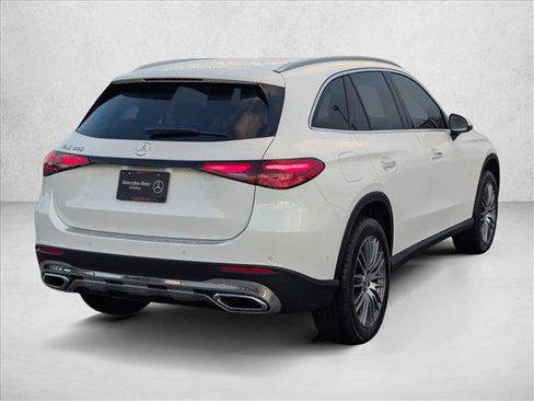 Used 2026 Mercedes-Benz GLC 300 image 2