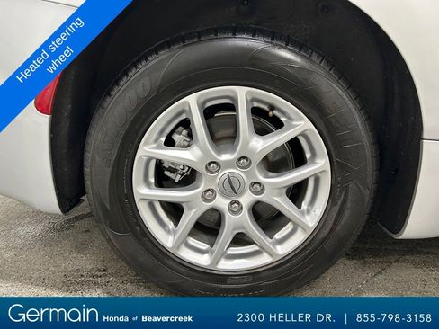 Used 2023 Chrysler Pacifica Touring-L image 12