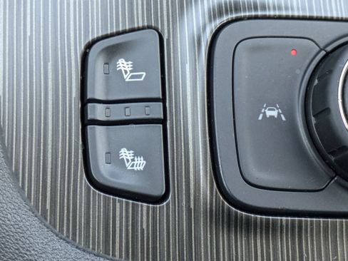 Used 2023 GMC Acadia SLT image 22